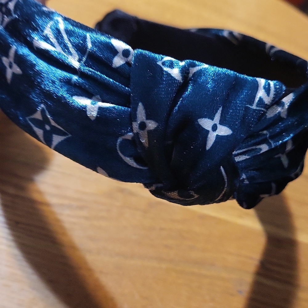 Stylish Blue and White Velvet Headband - Picture 2 of 2